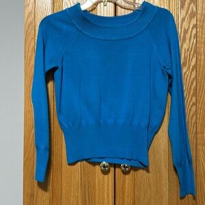 Sweater sky blue top 80% silk 18% nylon 2% spandex size S